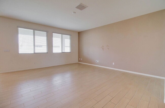 Building Photo - 1106 E Regent Dr