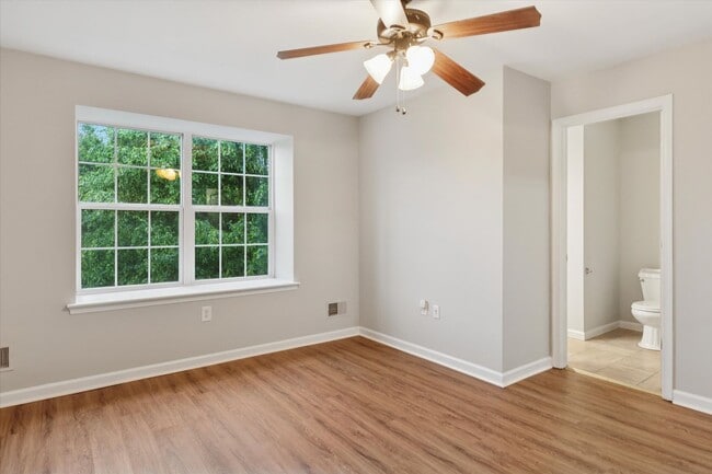 Building Photo - 3B/4B Townhome in Phoenixville!