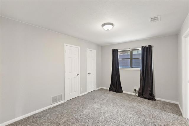 Building Photo - 2825 Knollwood Dr