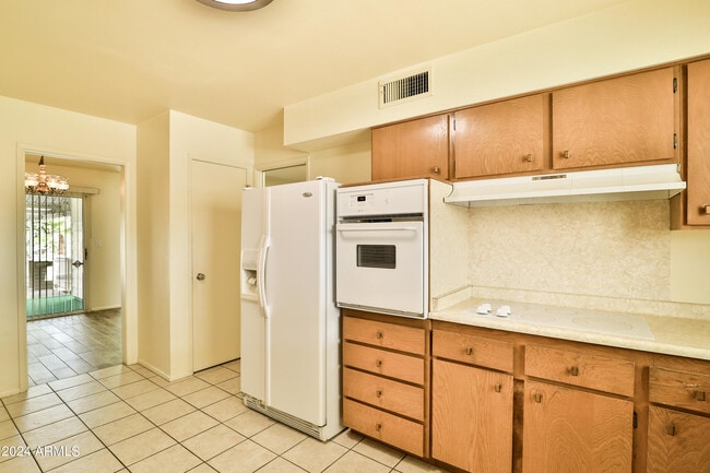 Building Photo - 9860 N 105th Ave
