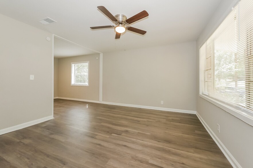 Building Photo - 4758 Wellborn Dr