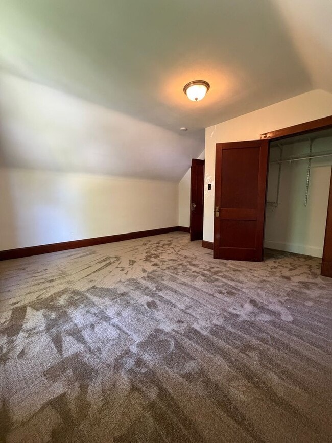 Building Photo - 1305 N Church St