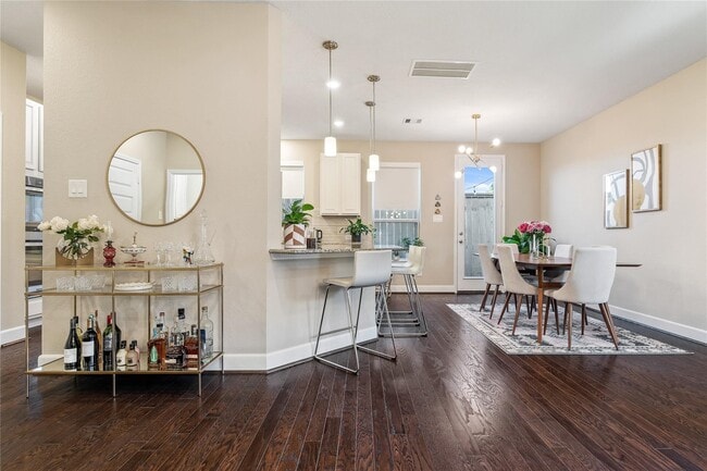 Building Photo - 1853 Commons Hill Ln