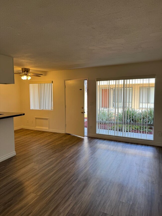 Building Photo - 7414 Mesa College Dr