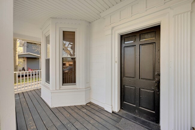 Building Photo - 460 Orchard St