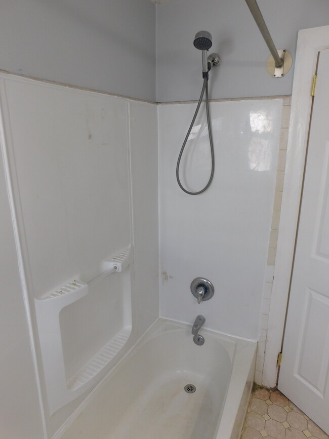 Bathroom - 1190 E 9th St