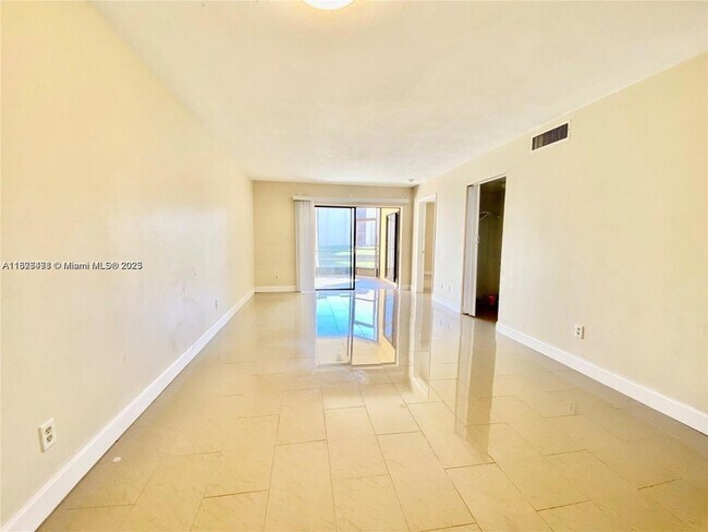 Building Photo - 3199 Foxcroft Rd