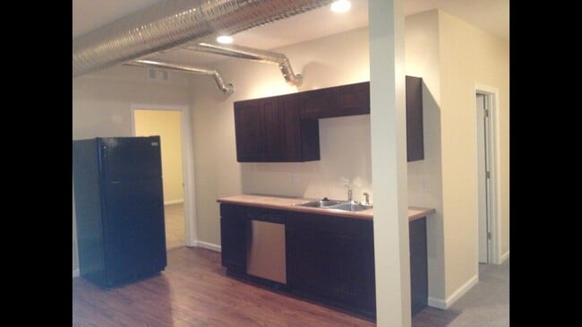 Building Photo - 532 Forest Ave