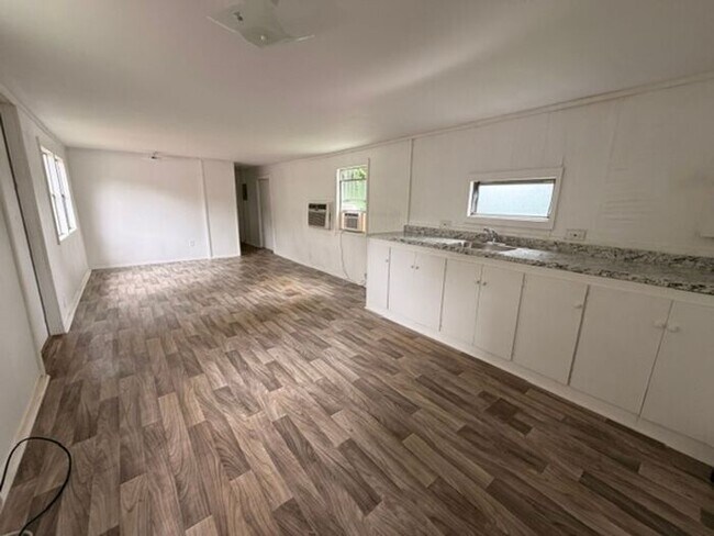 Building Photo - Cute 2 Bed in Greenville!