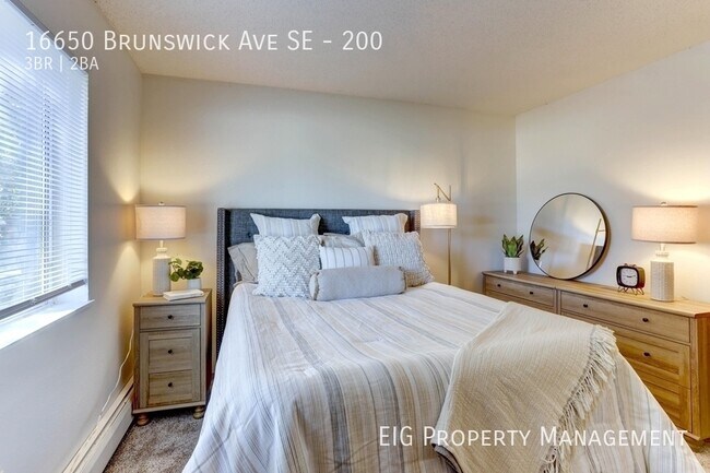 Building Photo - 16650 Brunswick Ave SE