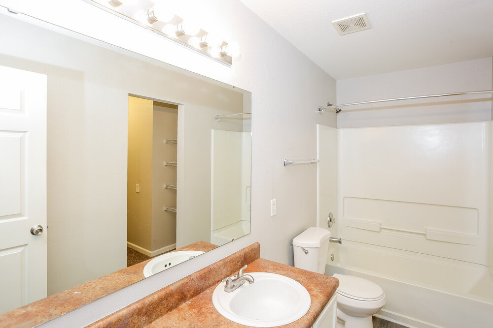 Building Photo - 8817 Oak Dr