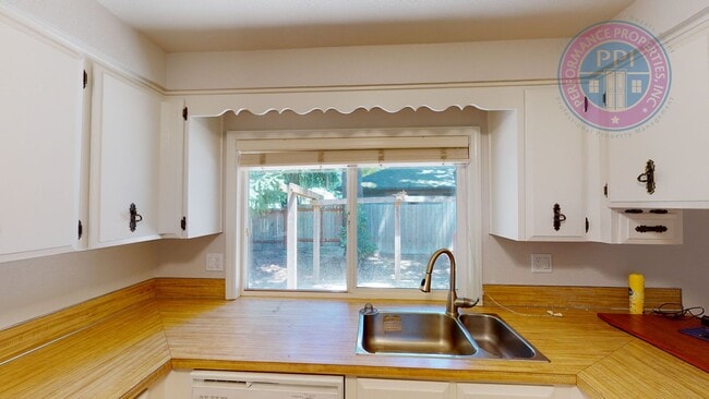 Building Photo - Desirable Tualatin - Central Air! Single L...