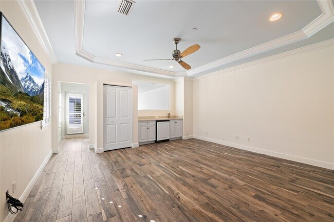 Building Photo - 218 NE 15th Ave