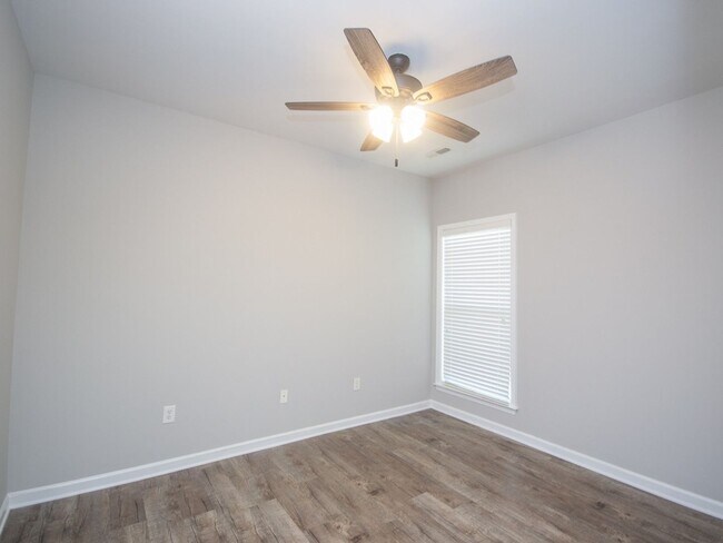 Building Photo - Gorgeous Corner-Lot Home in Canebrake Club – Lawn Care Included