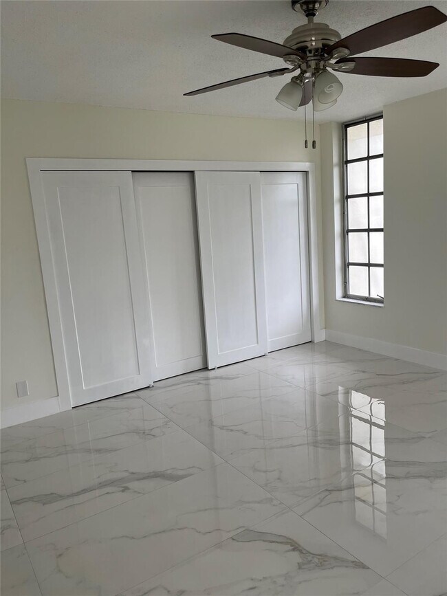 Building Photo - 3150 N Course Ln