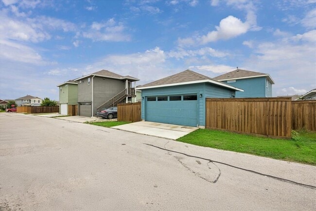 Building Photo - 145 Horsemint Way