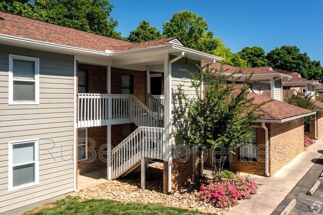 Building Photo - 9517 Newell Hickory Grove Rd