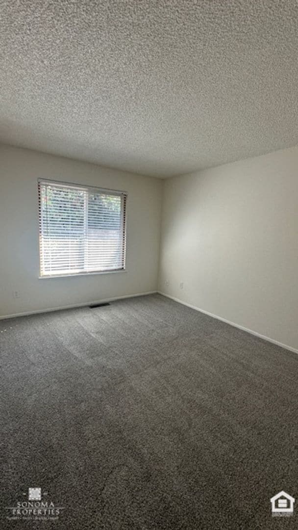 Building Photo - 2-bedroom, 2-bathroom Duplex in Sonoma!
