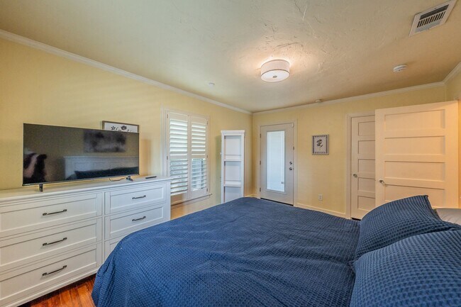 Building Photo - 2157 W Lotus Ave