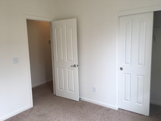 Building Photo - COMING SOON! Single Story 4 Bed in Curti R...