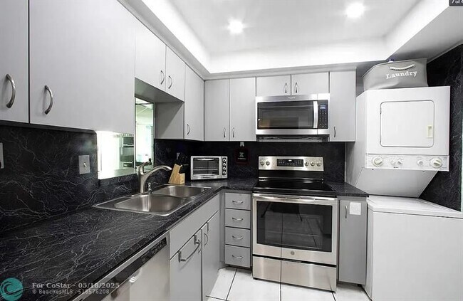 Building Photo - 6000 N Ocean Blvd