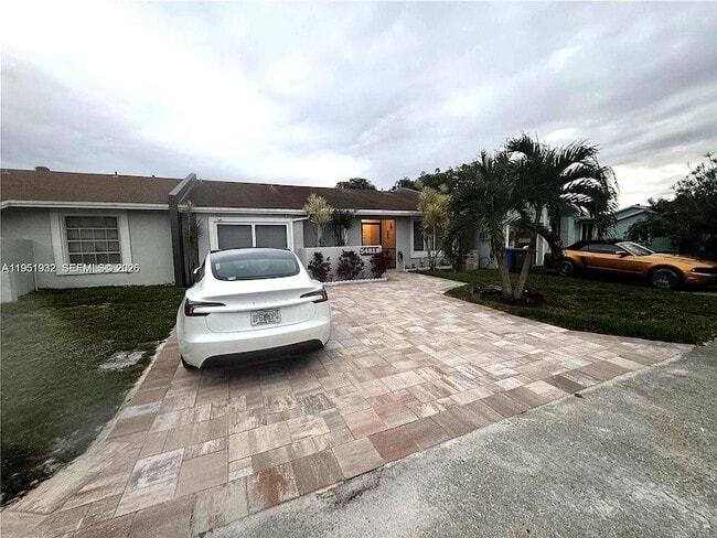 Building Photo - 5482 Lakewood Cir S