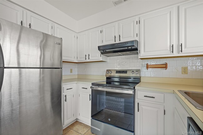 Building Photo - 132 Stonemeadow Dr