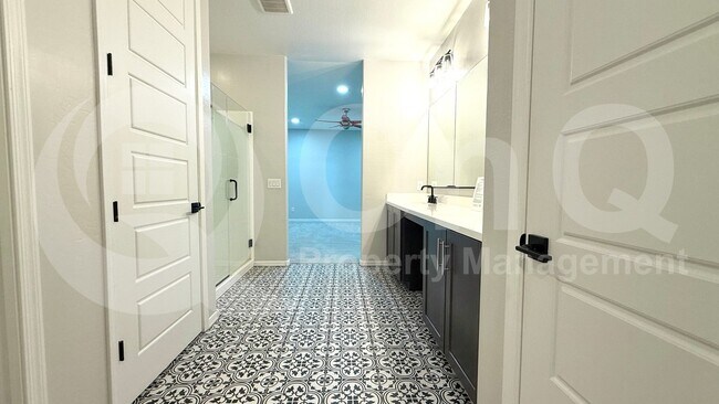 Building Photo - 26410 N Thornhill Dr