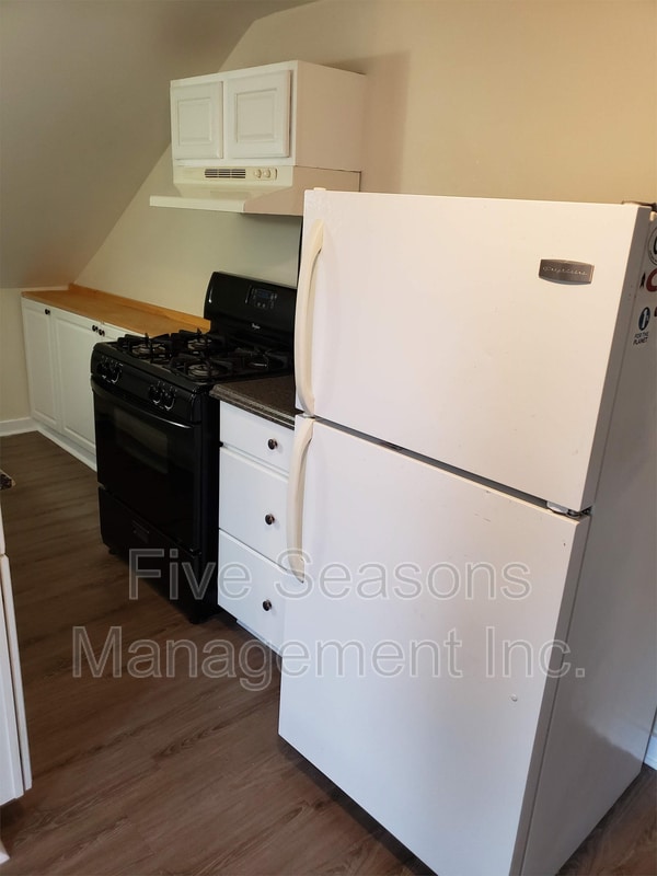 Building Photo - 80 Chase St