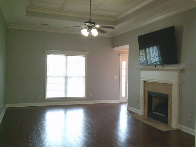 Building Photo - Spacious 3BR Home with Screened Porch, Fenced Backyard & Wired Shop in North Valdosta