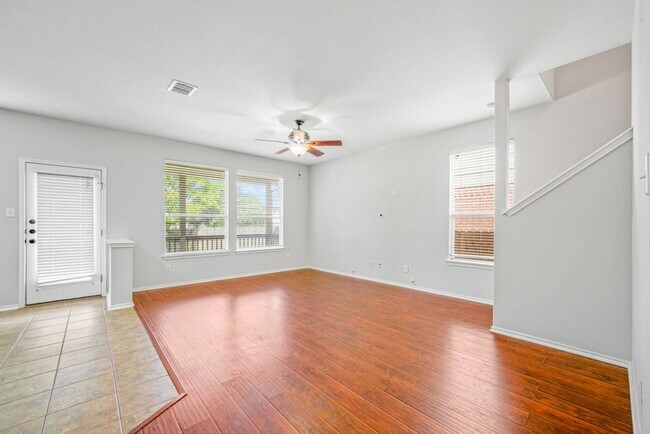Building Photo - Alamo Ranch Rental!