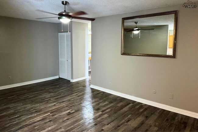 Building Photo - 2612 Southwest Pkwy