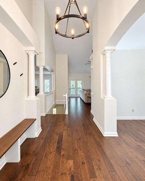 Building Photo - 933 S Woodstone Ln
