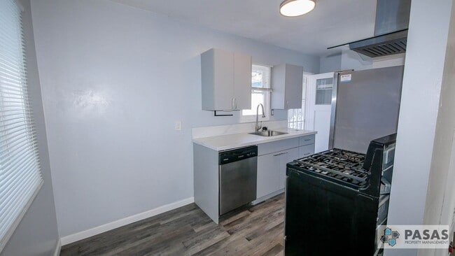 Building Photo - Stylish 1BR with Washer/Dryer