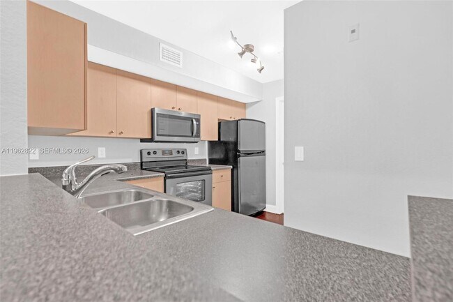 Building Photo - 2586 Centergate Dr