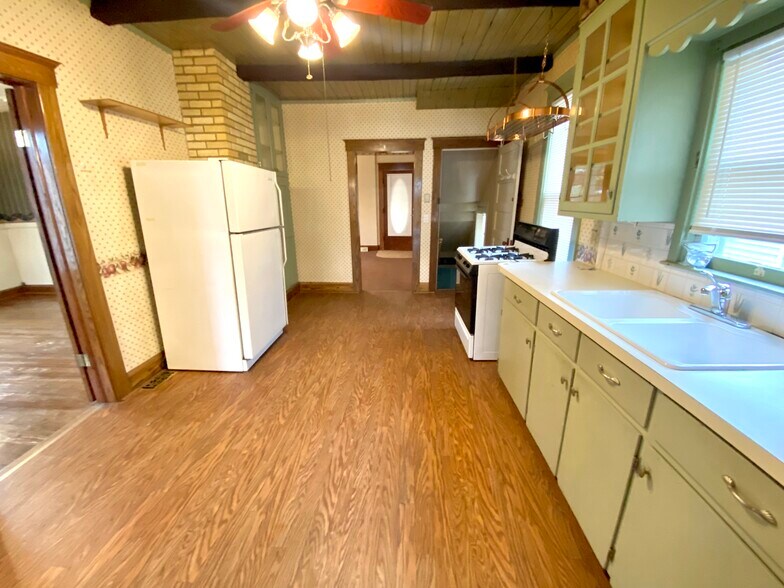 Building Photo - 837 Parkview St NE