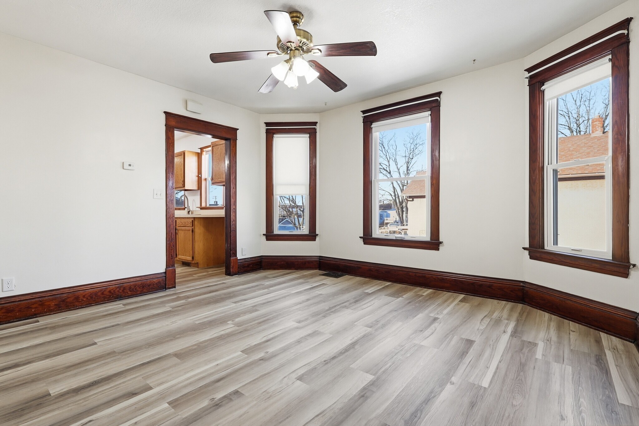 Building Photo - 104 Jessamine Ave W