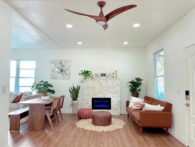 Building Photo - Beautifully Updated Home Near Downtown St. Petersburg! 3bed |3bath