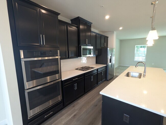 Building Photo - Gorgeous New Construction (never lived in)...
