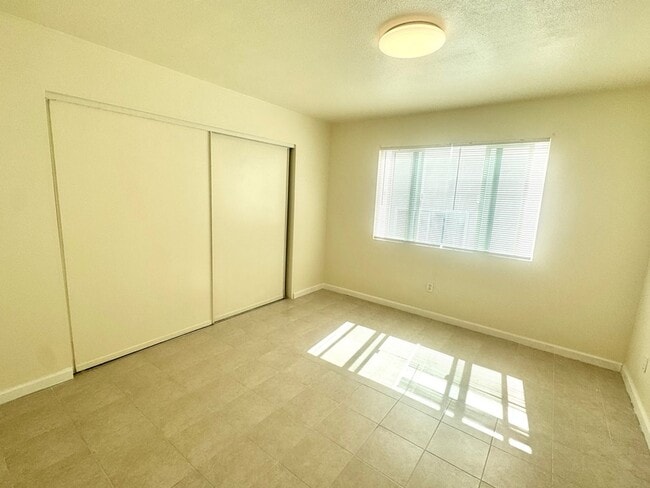Building Photo - 2589 Hayes Dr