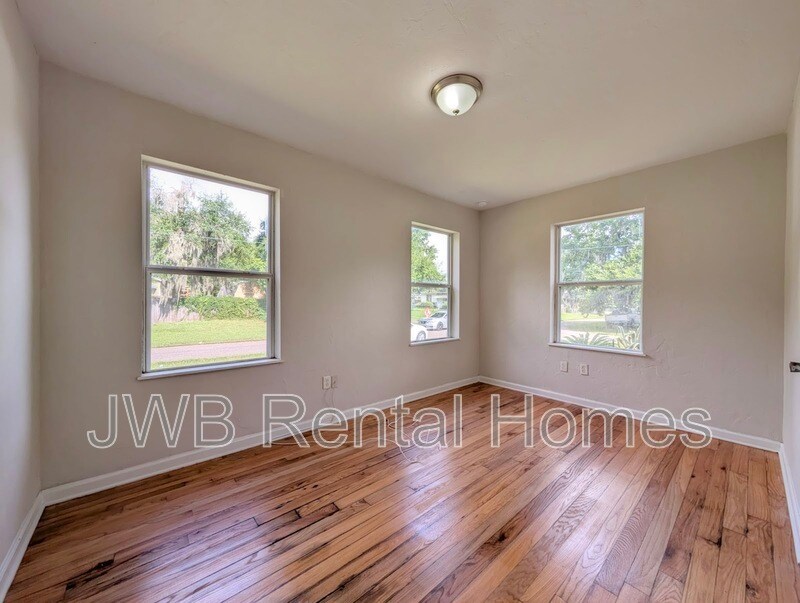 Building Photo - 5256 Sunderland Rd