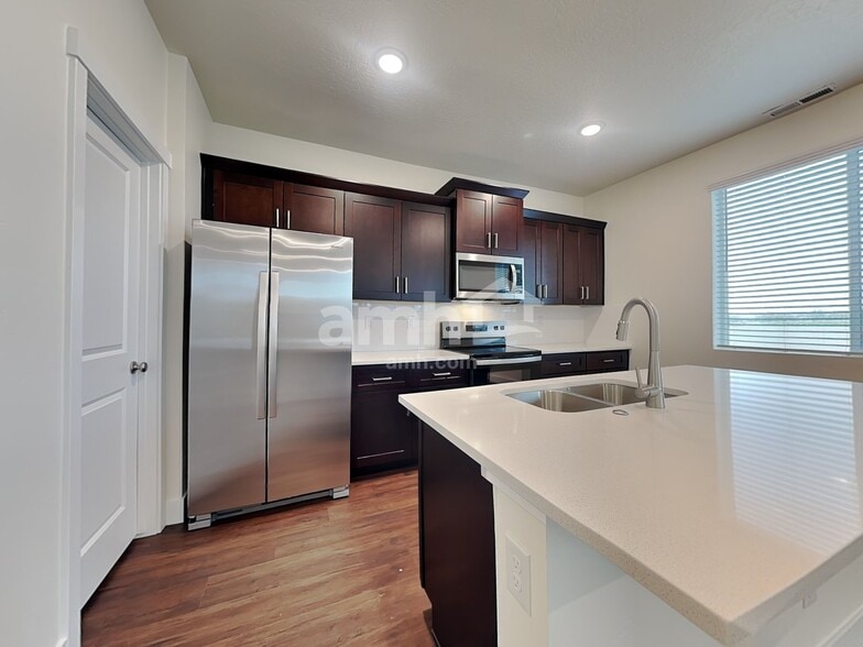 Building Photo - 3112 N Vigo Ave