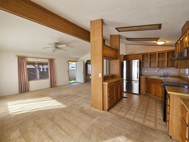 Building Photo - 13973applelane.is4lease.com