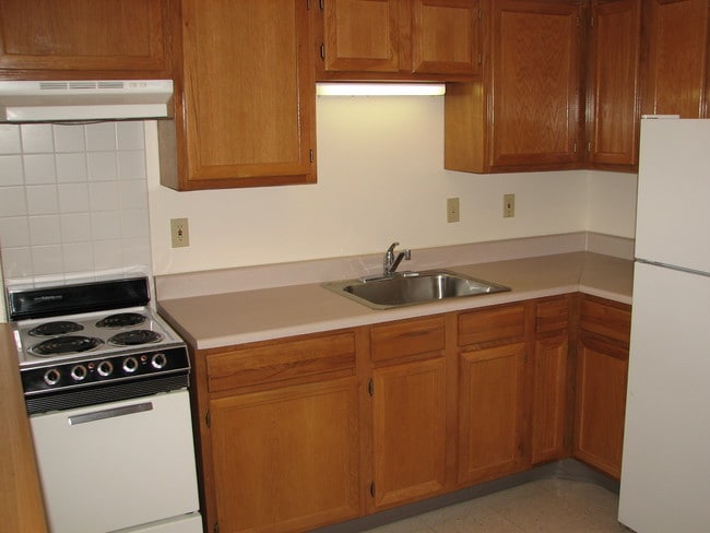 Building Photo - Syringa Plaza Apartments