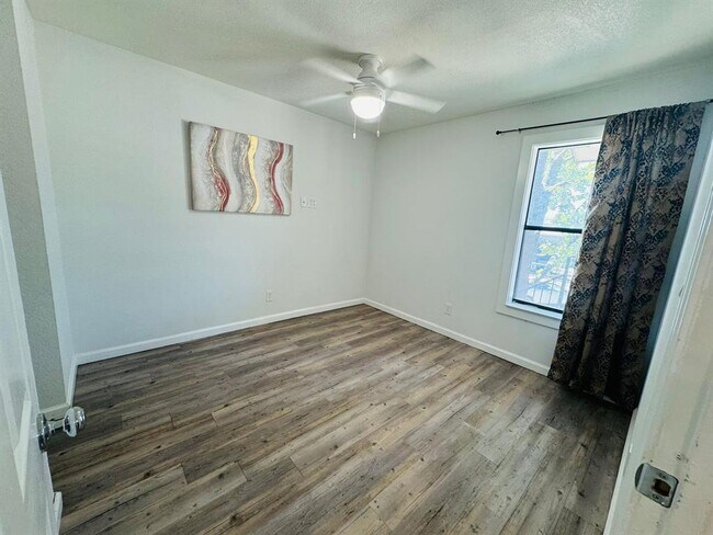 Building Photo - 1624 Aquarena Springs Dr