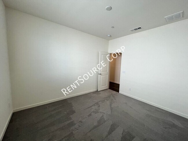 Building Photo - 45016 Marbella St