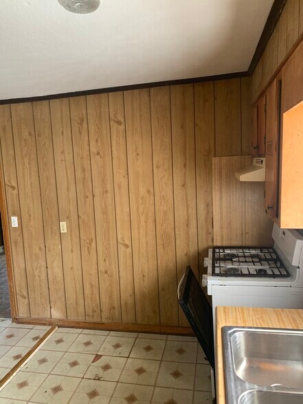 Building Photo - 375 Columbus St