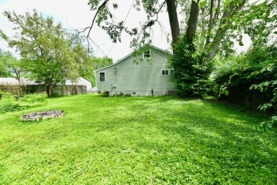 Building Photo - 3550 Eisenhower Dr