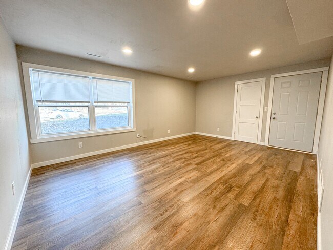 Building Photo - 917 Buena Vista Dr