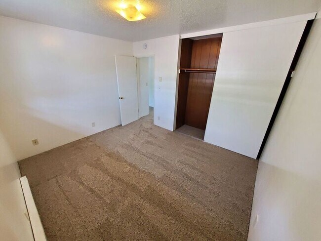 Building Photo - 550 SW Levens St